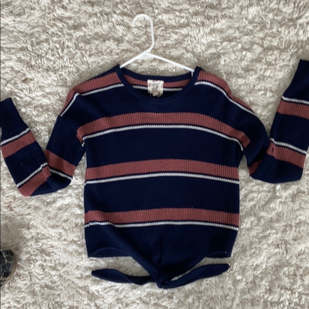 soft sweater, tie at bottom